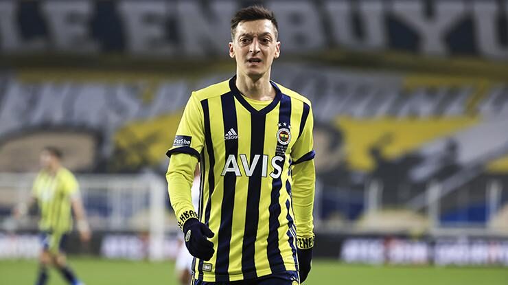 Fenerbahçede Mesut Özilin performansı memnun etmedi