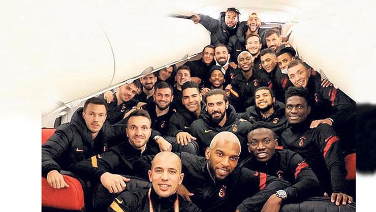 Galatasarayın sevinç fotoğrafında dikkat çeken Belhanda detayı!