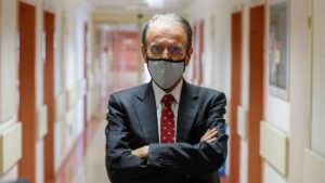 Prof. Dr. Alper Şener: 40-50 yaş grubunda hastalık daha ağır seyrediyor