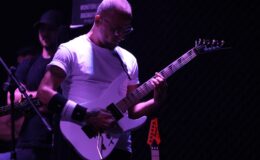 Gitarının Huzurlu Sesi İle Akıllara Kazınıyor: Gitarist ve Besteci Cenk Özveren Kimdir?