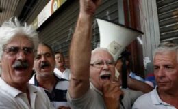 Yunanistan’da emekliler maaşlarına zam talebiyle eylem yaptı