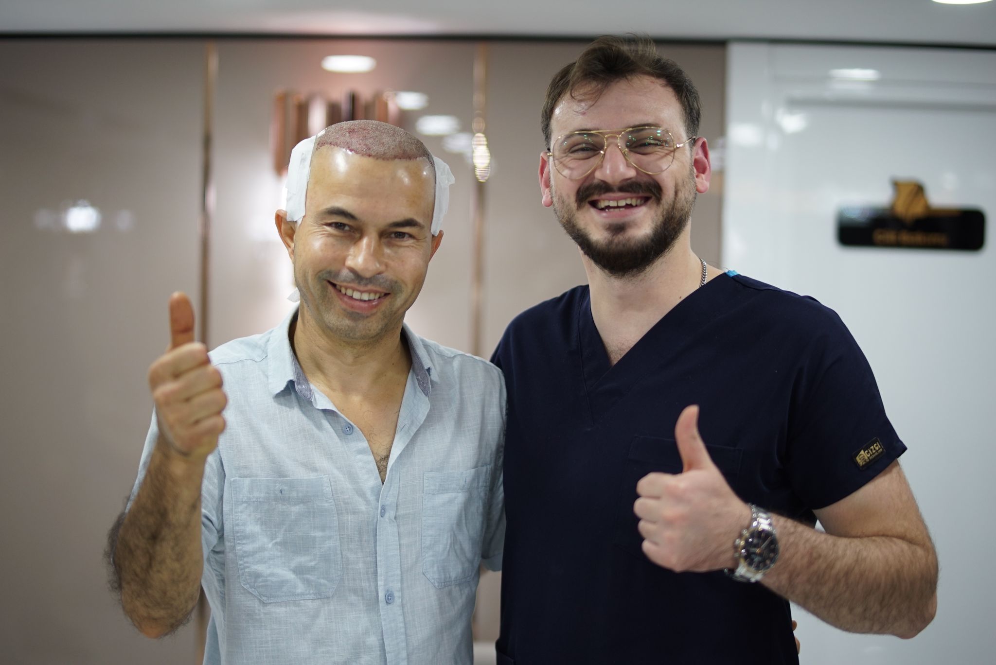 Yaz Aylarında Saç Ekimi Yaptırmak Riskli mi? MedOfTurkey Yanıtlıyor